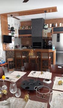 Fábio B Broker vende Belíssima cobertura dúplex em Icaraí 