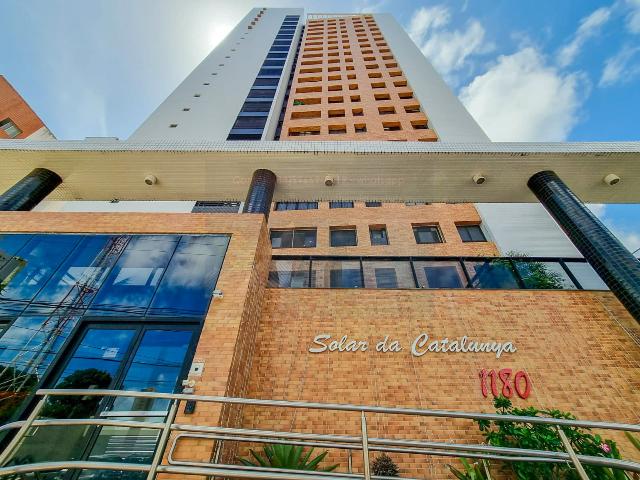 Apartamento espetacular, com 3 quarto e 3 suítes, sendo 1 reversível a venda em Tirol.