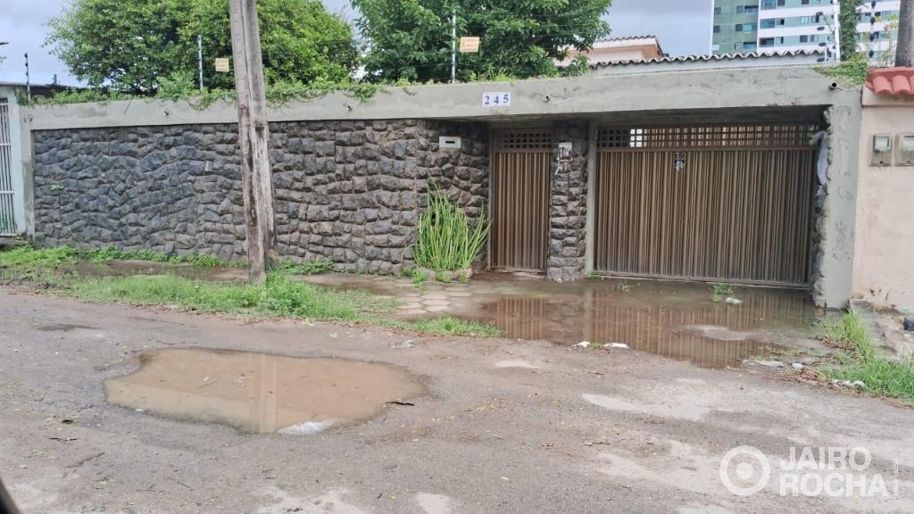 CASA RESIDENCIAL RUA  PEDRO VELHO - ENCRUZILHADA