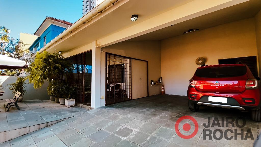 CASA RESIDENCIAL RUA NICARÁGUA - ESPINHEIRO