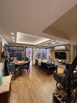 Open House vende casa com 3 quartos de condomínio em Camboinhas