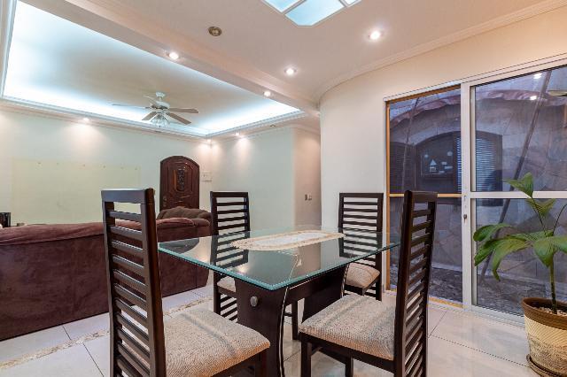 Casa Térrea no Jd. Paraventi - 250m²