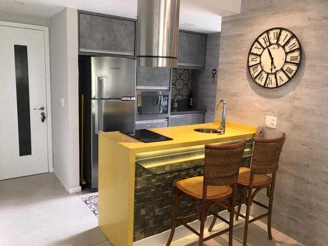 Finamente decorado!!! Salão em 2 ambientes em ótima localização.